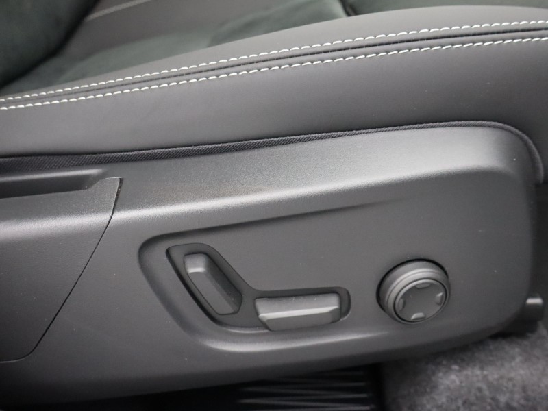 2025 (75) VOLVO XC40 2.0 B3P Plus Dark 5dr Auto 5274836