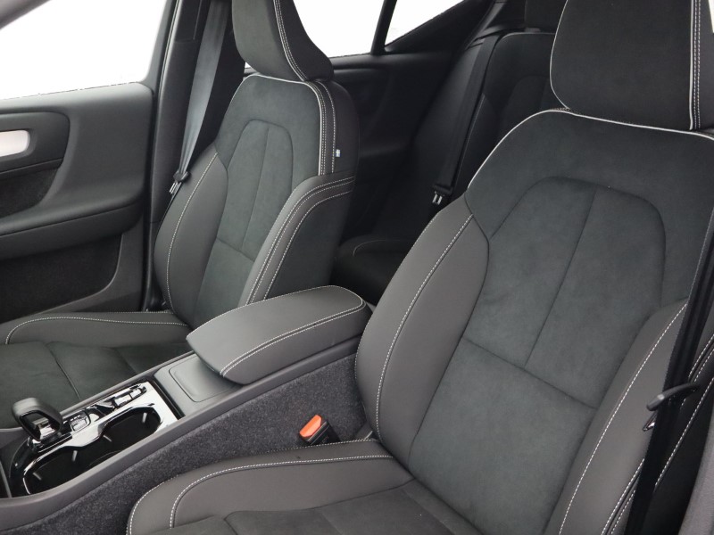 2025 (75) VOLVO XC40 2.0 B3P Plus Dark 5dr Auto 5274840