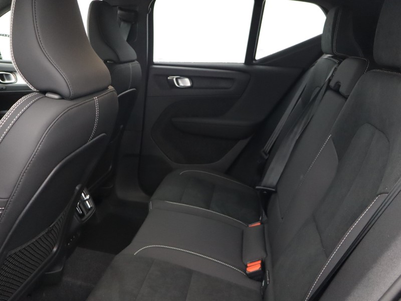 2025 (75) VOLVO XC40 2.0 B3P Plus Dark 5dr Auto 5274829