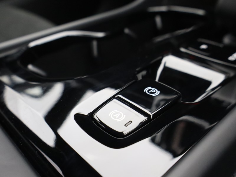 2025 (75) VOLVO XC40 2.0 B3P Plus Dark 5dr Auto 5274859