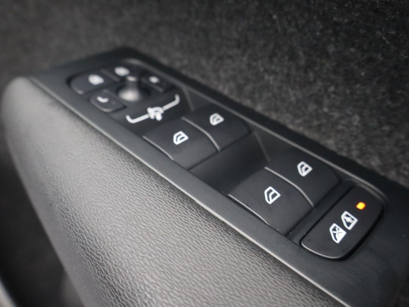 2025 (75) VOLVO XC40 2.0 B3P Plus Dark 5dr Auto 5274832