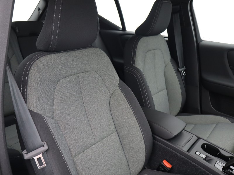 2025 (75) VOLVO XC40 2.0 B3P Core 5dr Auto 5274651