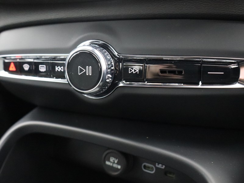 2025 (75) VOLVO XC40 2.0 B3P Core 5dr Auto 5274670