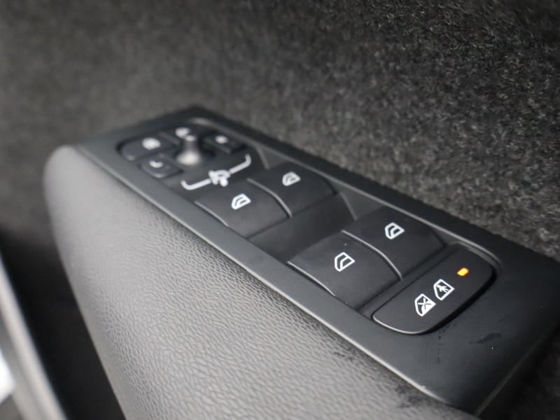 2025 (75) VOLVO XC40 2.0 B3P Core 5dr Auto 5274648