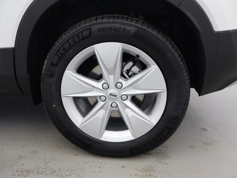 2025 (75) VOLVO XC40 2.0 B3P Core 5dr Auto 5274685