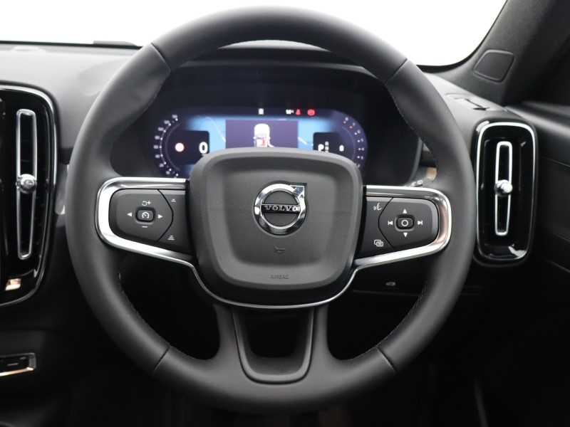 2025 (75) VOLVO XC40 2.0 B3P Core 5dr Auto 5274660