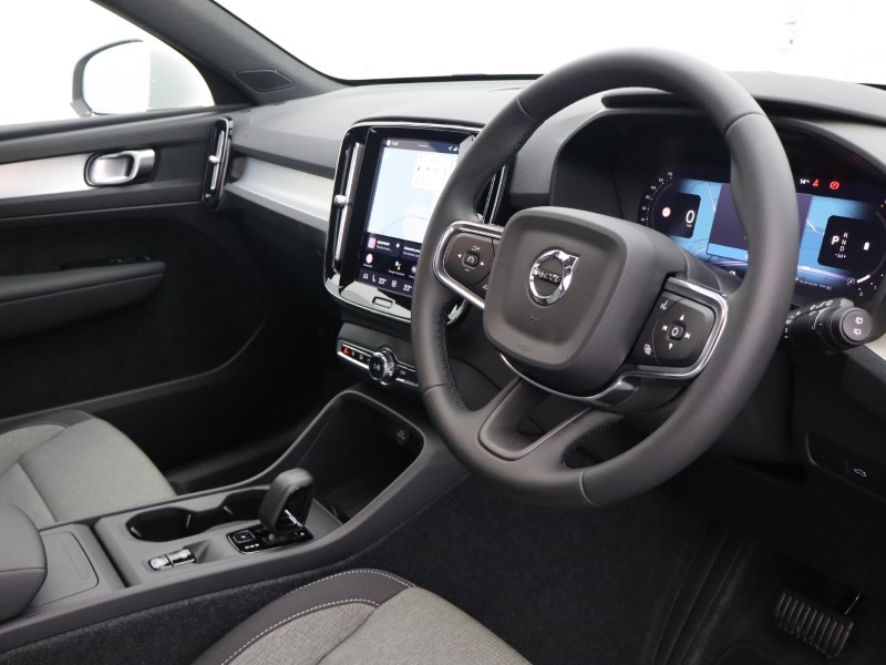 2025 (75) VOLVO XC40 2.0 B3P Core 5dr Auto 5274652