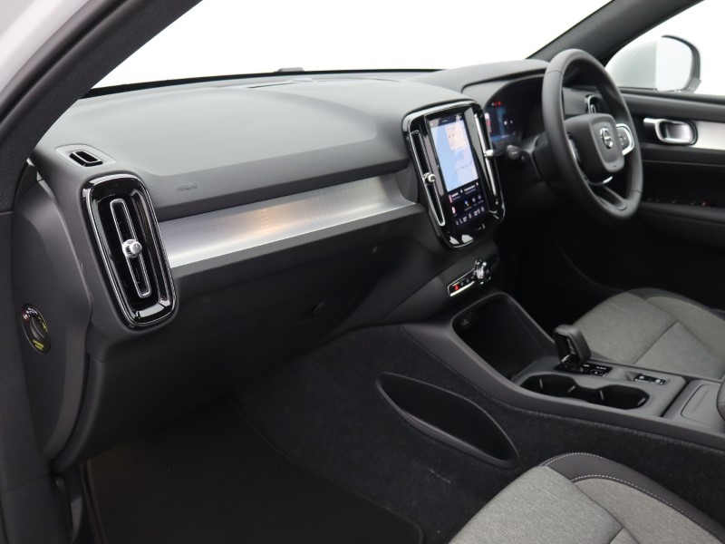 2025 (75) VOLVO XC40 2.0 B3P Core 5dr Auto 5274654