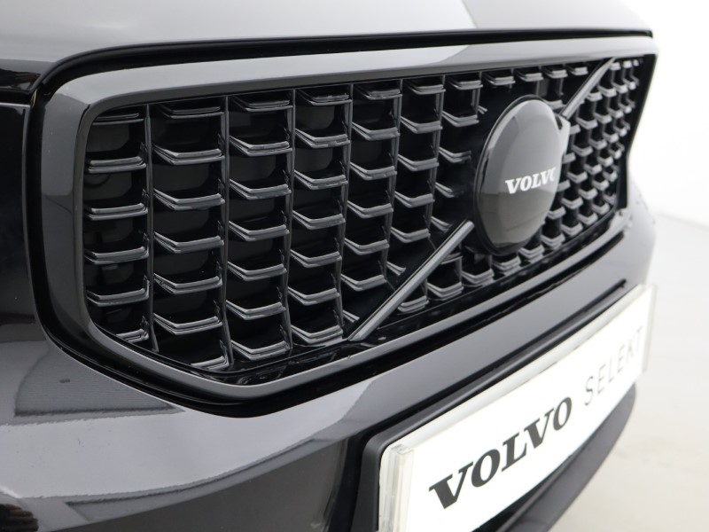 2025 (75) VOLVO XC40 2.0 B4P Plus Black Edition 5dr Auto 5280711