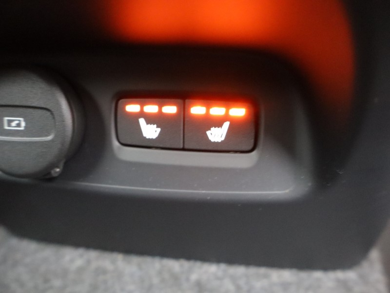 2025 (75) VOLVO XC40 2.0 B4P Plus Black Edition 5dr Auto 5280743