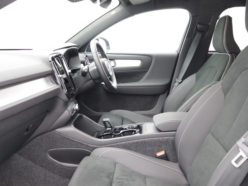 2025 (75) VOLVO XC40 2.0 B4P Plus Black Edition 5dr Auto 5280724
