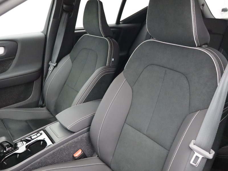 2025 (75) VOLVO XC40 2.0 B4P Plus Black Edition 5dr Auto 5280736