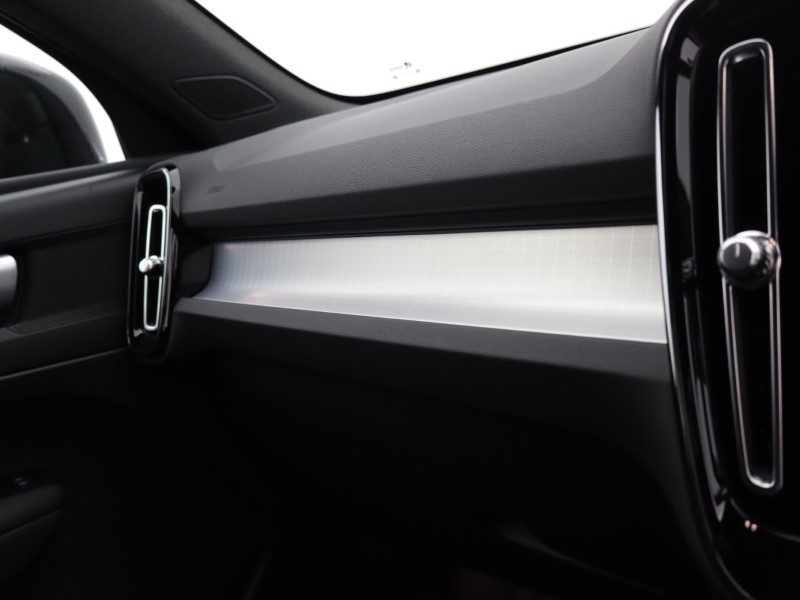 2025 (75) VOLVO XC40 2.0 B4P Plus Black Edition 5dr Auto 5280760