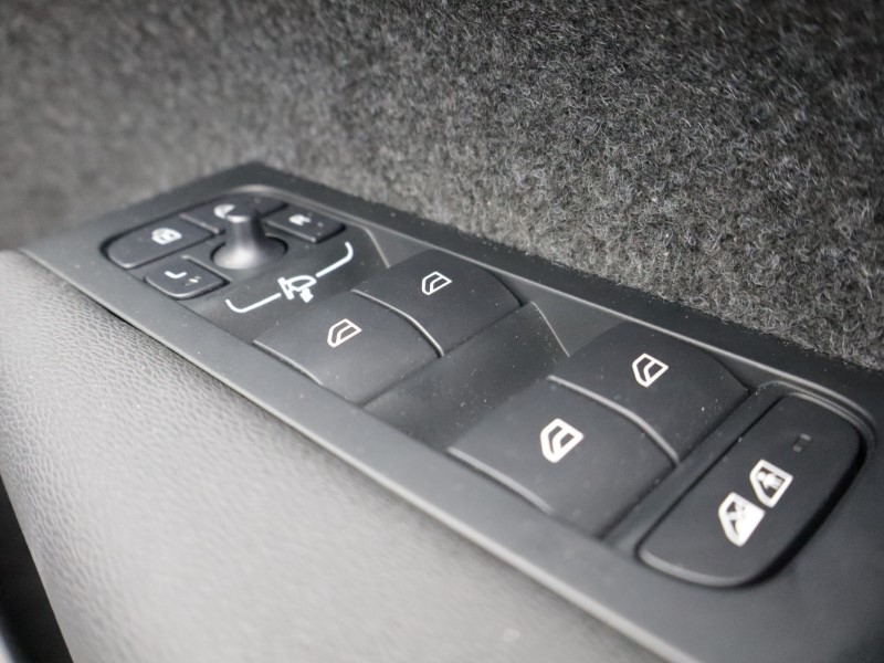 2025 (75) VOLVO XC40 2.0 B4P Plus Black Edition 5dr Auto 5280728