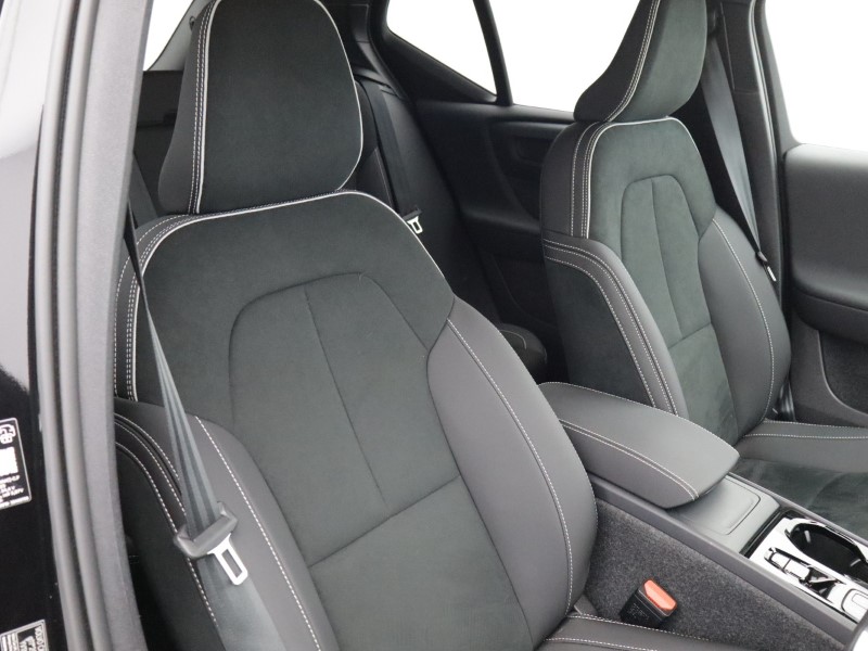 2025 (75) VOLVO XC40 2.0 B4P Plus Black Edition 5dr Auto 5280734