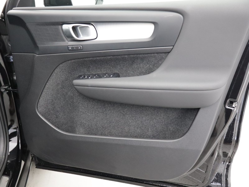 2025 (75) VOLVO XC40 2.0 B4P Plus Black Edition 5dr Auto 5280726