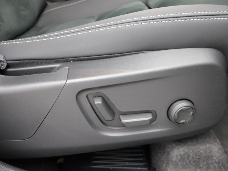 2025 (75) VOLVO XC40 2.0 B4P Plus Black Edition 5dr Auto 5280732