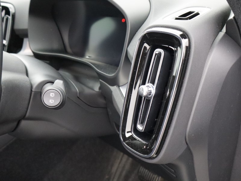 2025 (75) VOLVO XC40 2.0 B4P Plus Black Edition 5dr Auto 5280731