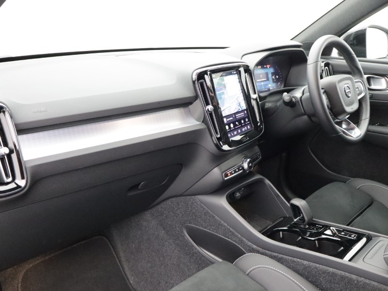 2025 (75) VOLVO XC40 2.0 B4P Plus Black Edition 5dr Auto 5280737