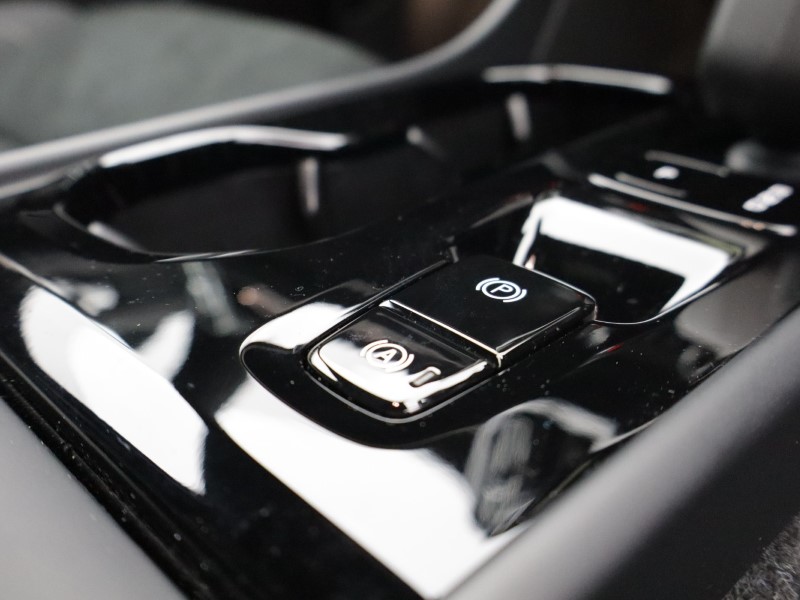 2025 (75) VOLVO XC40 2.0 B4P Plus Black Edition 5dr Auto 5280759