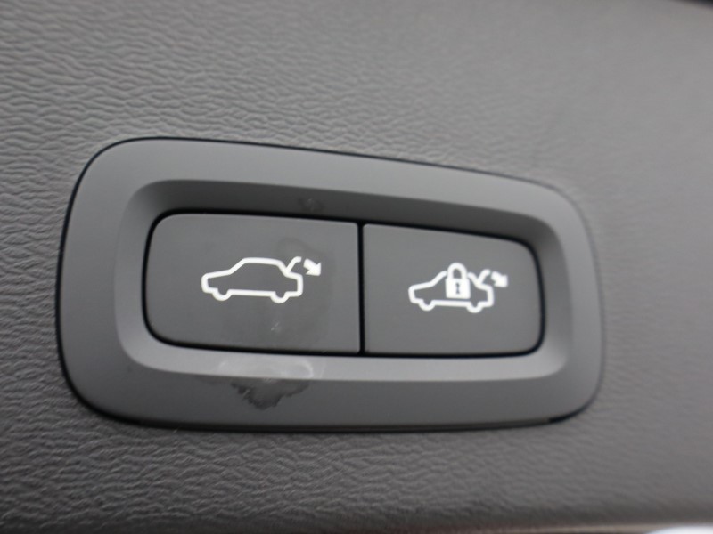 2025 (75) VOLVO XC40 2.0 B4P Plus Black Edition 5dr Auto 5280720