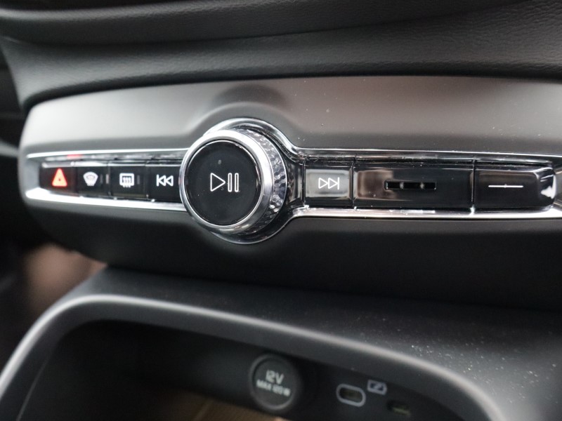 2025 (75) VOLVO XC40 2.0 B4P Plus Black Edition 5dr Auto 5280757