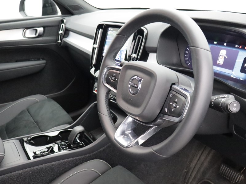2025 (75) VOLVO XC40 2.0 B4P Plus Black Edition 5dr Auto 5280735