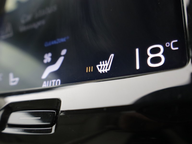 2020 (20) VOLVO XC60 2.0 B5P [250] Momentum 5dr AWD Geartronic 5311350