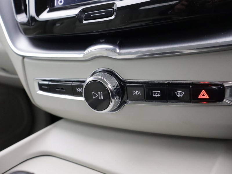 2020 (20) VOLVO XC60 2.0 B5P [250] Momentum 5dr AWD Geartronic 5311352