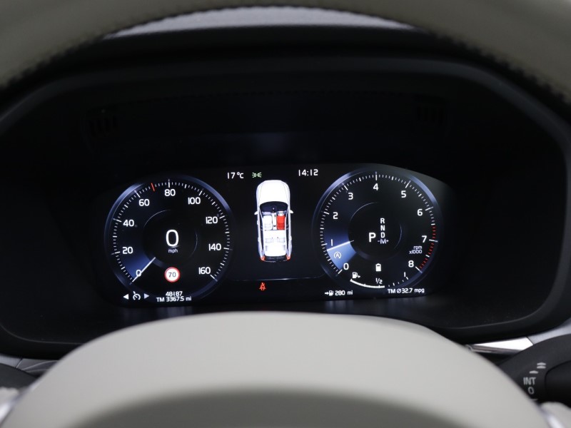 2020 (20) VOLVO XC60 2.0 B5P [250] Momentum 5dr AWD Geartronic 5311345