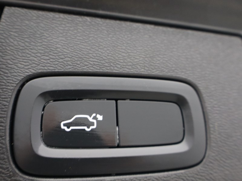 2020 (20) VOLVO XC60 2.0 B5P [250] Momentum 5dr AWD Geartronic 5311318