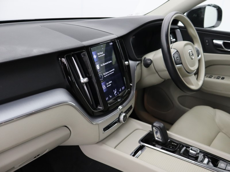 2020 (20) VOLVO XC60 2.0 B5P [250] Momentum 5dr AWD Geartronic 5311333