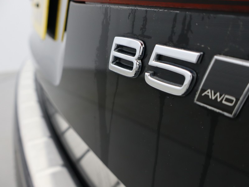 2020 (20) VOLVO XC60 2.0 B5P [250] Momentum 5dr AWD Geartronic 5311316