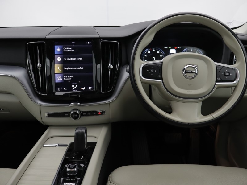 2020 (20) VOLVO XC60 2.0 B5P [250] Momentum 5dr AWD Geartronic 5311340