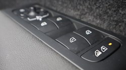 2023 (73) VOLVO XC40 2.0 B3P Plus Dark 5dr Auto 5353287