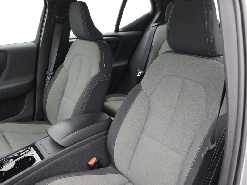 2023 (73) VOLVO XC40 2.0 B3P Plus Dark 5dr Auto 5353294