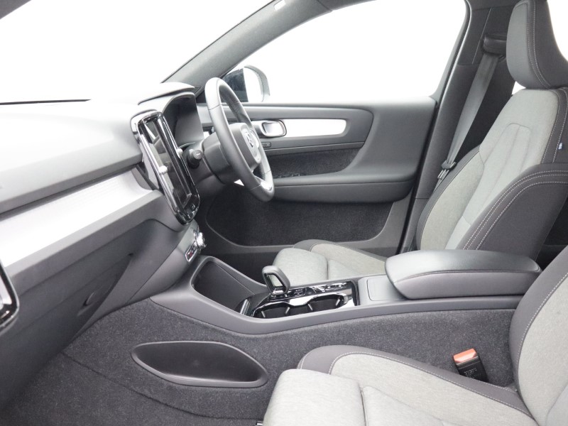 2023 (73) VOLVO XC40 2.0 B3P Plus Dark 5dr Auto 5353283