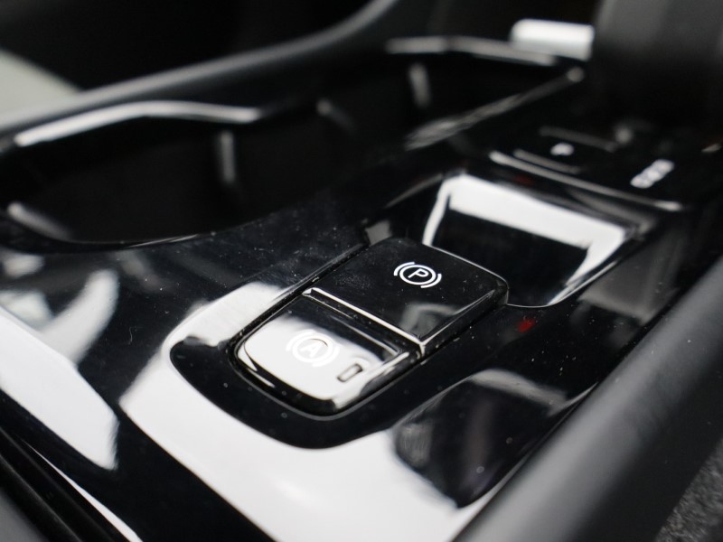 2023 (73) VOLVO XC40 2.0 B3P Plus Dark 5dr Auto 5353315