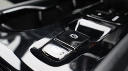 2023 (73) VOLVO XC40 2.0 B3P Plus Dark 5dr Auto 5353315