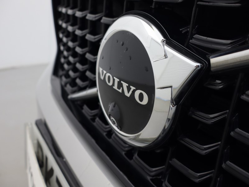 2023 (73) VOLVO XC40 2.0 B3P Plus Dark 5dr Auto 5353271