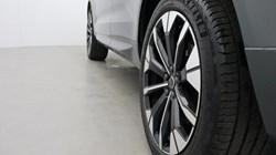 2025 (25) VOLVO XC60 2.0 B5P Plus Dark 5dr AWD Geartronic 5351790
