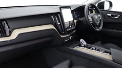 2025 (25) VOLVO XC60 2.0 B5P Plus Dark 5dr AWD Geartronic 5351806