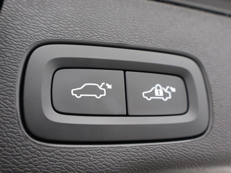 2025 (25) VOLVO XC60 2.0 B5P Plus Dark 5dr AWD Geartronic 5351785