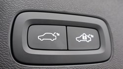 2025 (25) VOLVO XC60 2.0 B5P Plus Dark 5dr AWD Geartronic 5351785