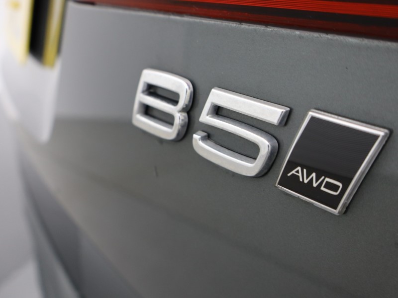 2025 (25) VOLVO XC60 2.0 B5P Plus Dark 5dr AWD Geartronic 5351783
