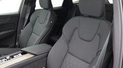 2025 (25) VOLVO XC60 2.0 B5P Plus Dark 5dr AWD Geartronic 5351805