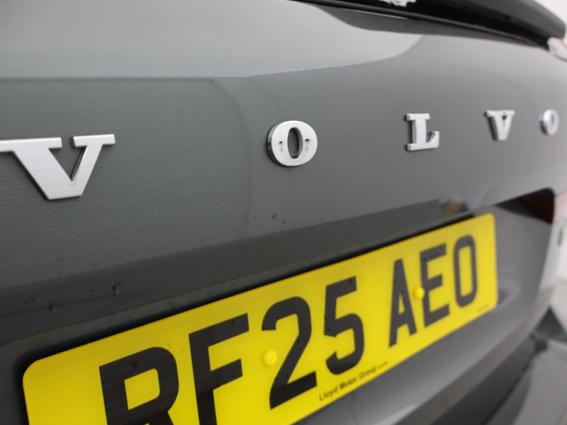 2025 (25) VOLVO XC60 2.0 B5P Plus Dark 5dr AWD Geartronic 5351782