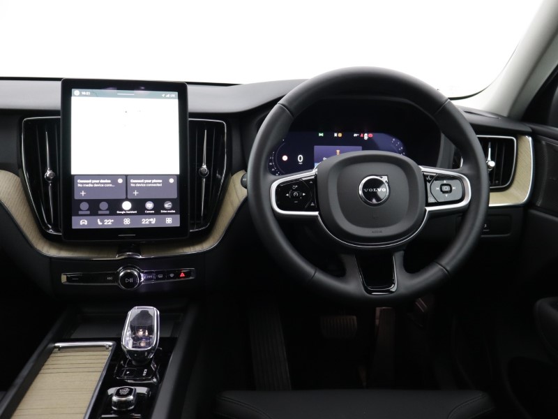 2025 (25) VOLVO XC60 2.0 B5P Plus Dark 5dr AWD Geartronic 5351814