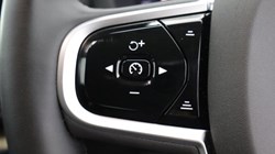 2025 (25) VOLVO XC60 2.0 B5P Plus Dark 5dr AWD Geartronic 5351816