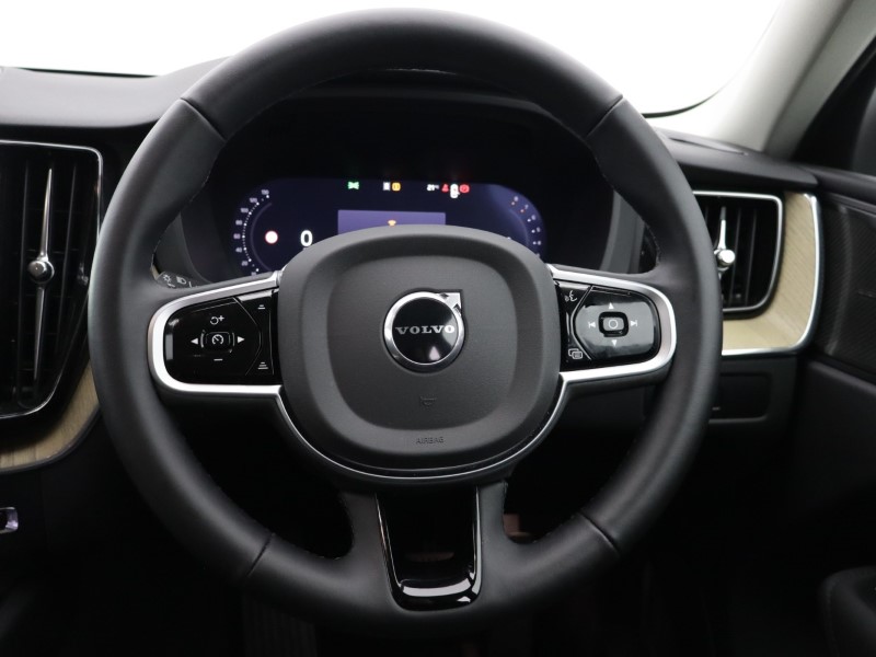 2025 (25) VOLVO XC60 2.0 B5P Plus Dark 5dr AWD Geartronic 5351815